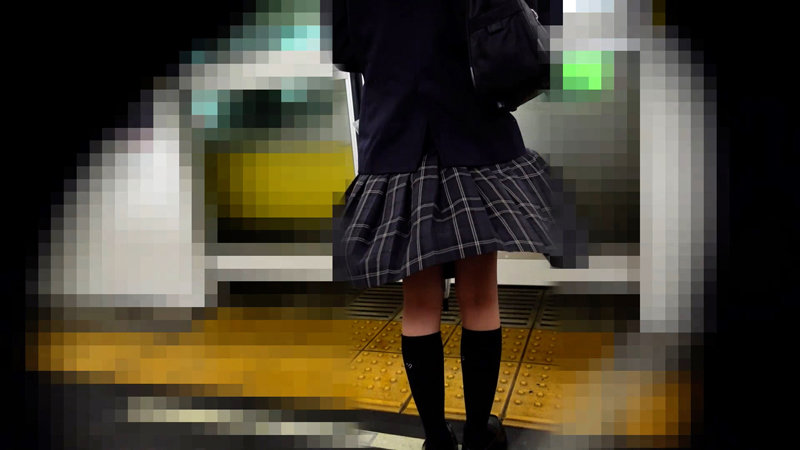 【h_1580och00183】電車で集団中出しレイプされる女子高生のエロ画像4